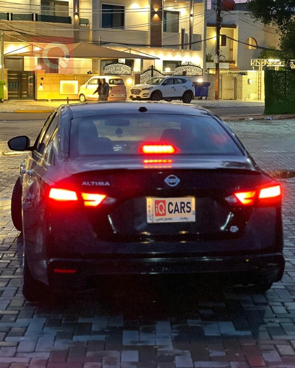 نيسان ألتيما